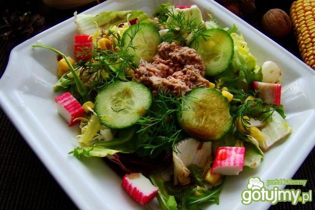 Sałatka z tuńczykiem i surimi Sałatka z tuńczykiem i surimi