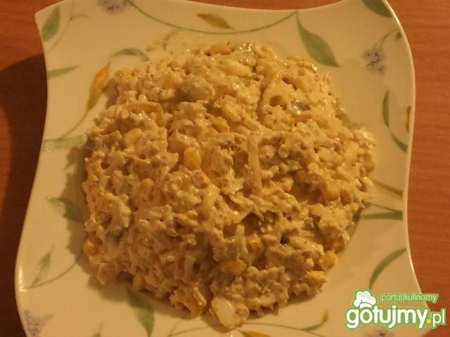 Sałatka z tuńczykiem j jajkiem