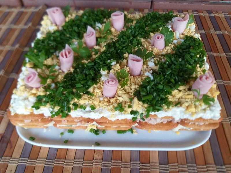 Sałatka z tuńczykiem na krakersach