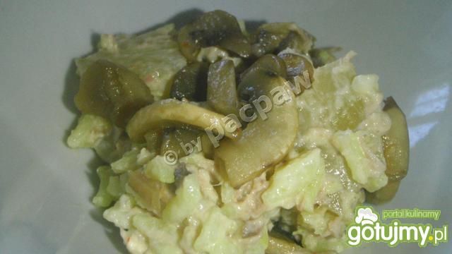 Sałatka z tuńczykiem na słodko 