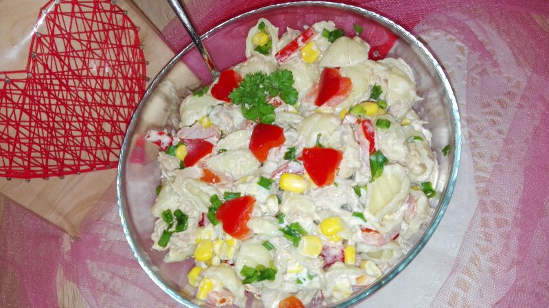 Sałatka z tuńczykiem na Walentynki