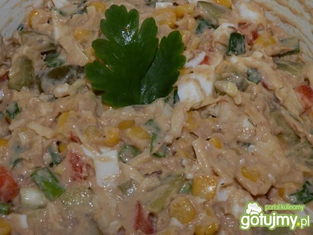 Sałatka z tuńczykiem w sosie własnym 2