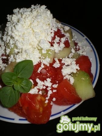 Sałatka z warzyw z białym serem Sałatka z warzyw z białym serem