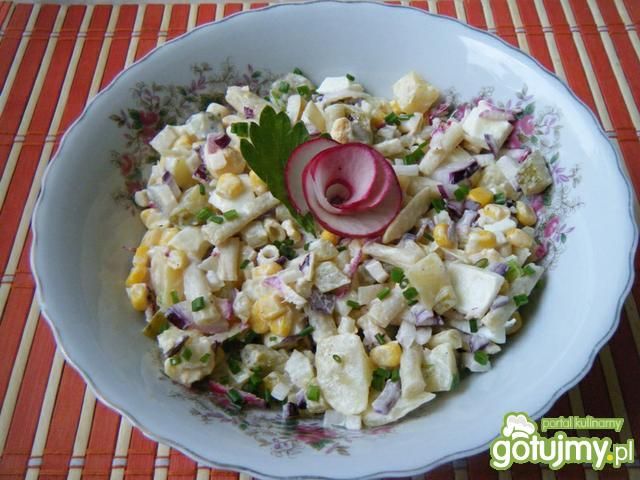 Sałatka z warzyw z majonezem i jogurtem