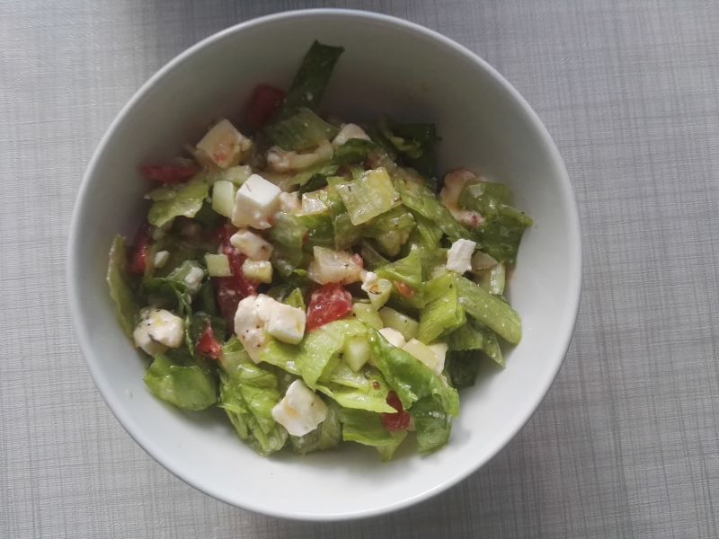 Sałatka z warzywami i serem feta Sałatka z warzywami i serem feta