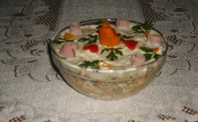 Sałatka  z wędliną Sałatka  z wędliną