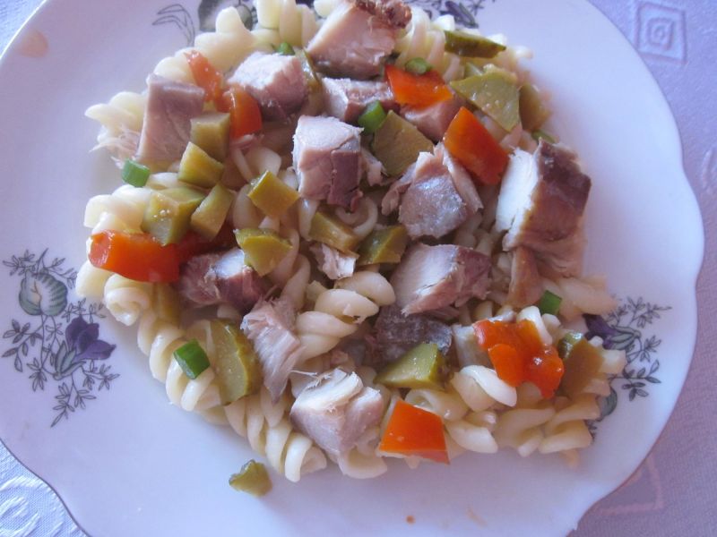 Sałatka z wędzoną makrelą