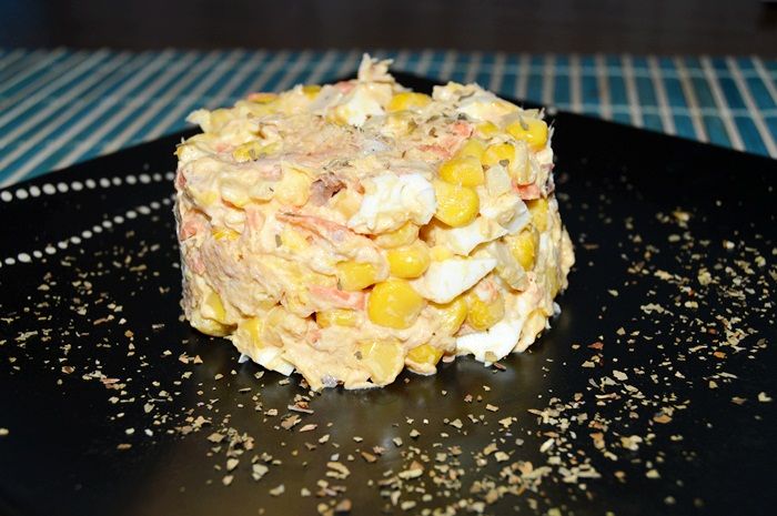 Sałatka z wędzoną makrelą