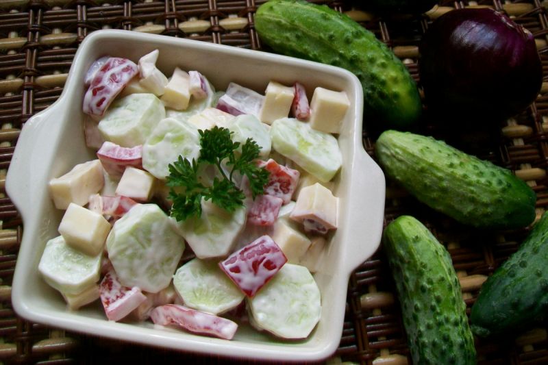 Sałatka z wędzoną mozzarellą