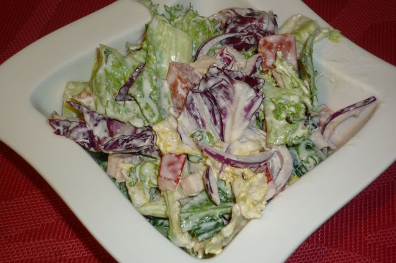 Sałatka z wędzoną piersią kurczaka