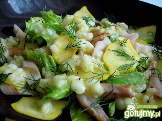 Sałatka z wędzoną sielawą Sałatka z wędzoną sielawą