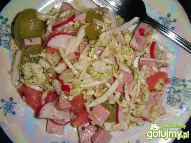 Sałatka z wędzoną szynką i winogronem Sałatka z wędzoną szynką i winogronem