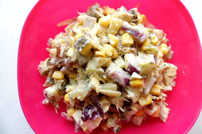 Sałatka z Wędzonej Makreli w Przyprawach