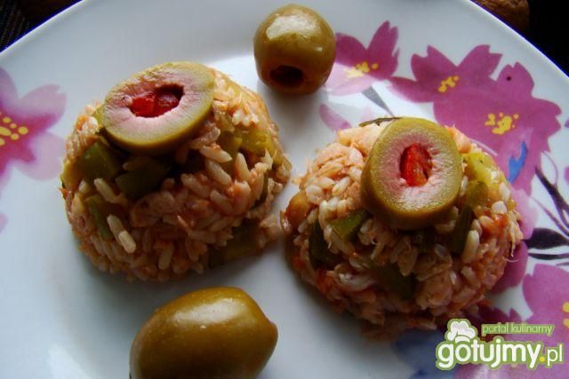 Sałatka z wędzonej makreli z korniszonem Sałatka z wędzonej makreli z korniszonem