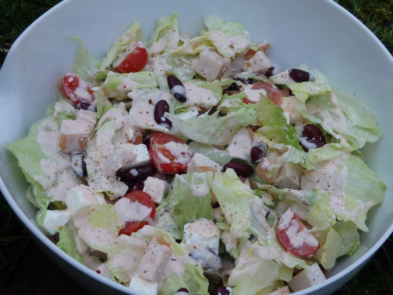 Sałatka z wędzonym kurczakiem
