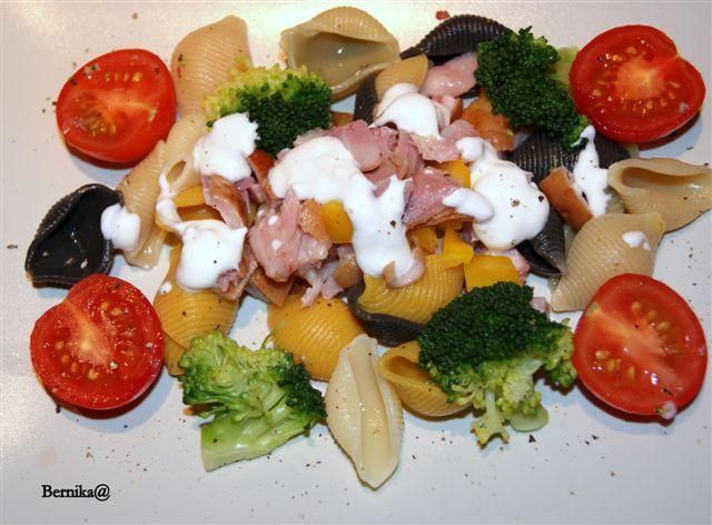 Sałatka z wędzonym kurczakiem