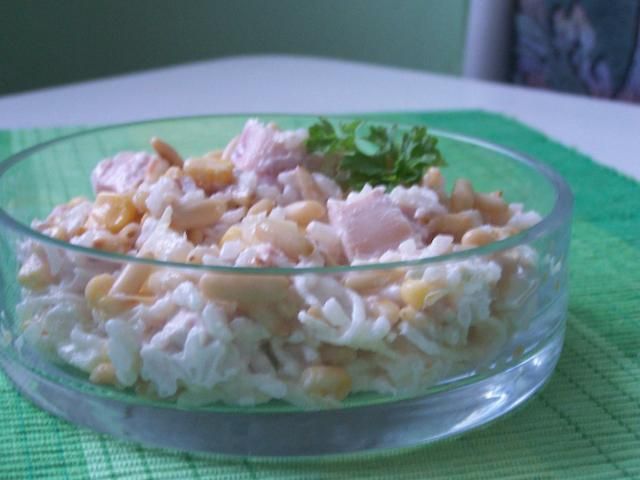 Sałatka z wędzonym kurczakiem