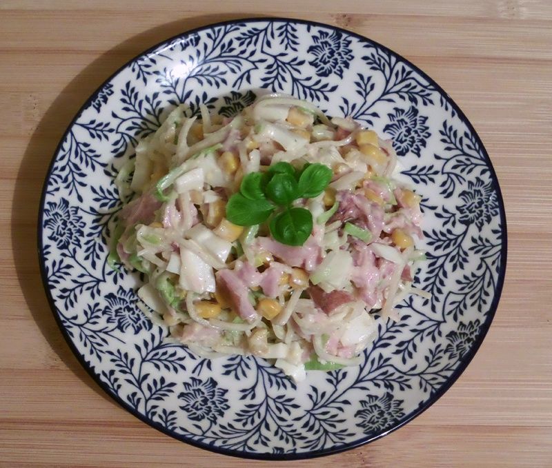 Sałatka z wędzonym kurczakiem