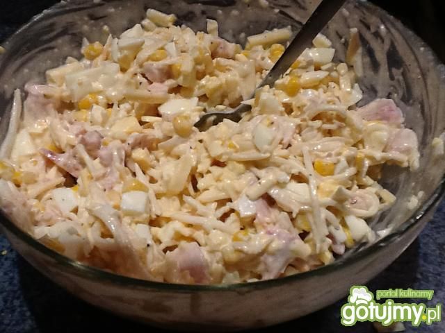 Sałatka z wędzonym kurczakiem ajo