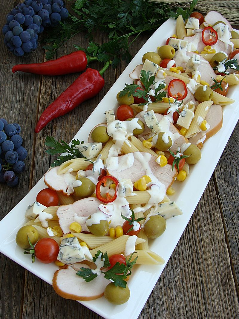 Sałatka z wędzonym kurczakiem i penne