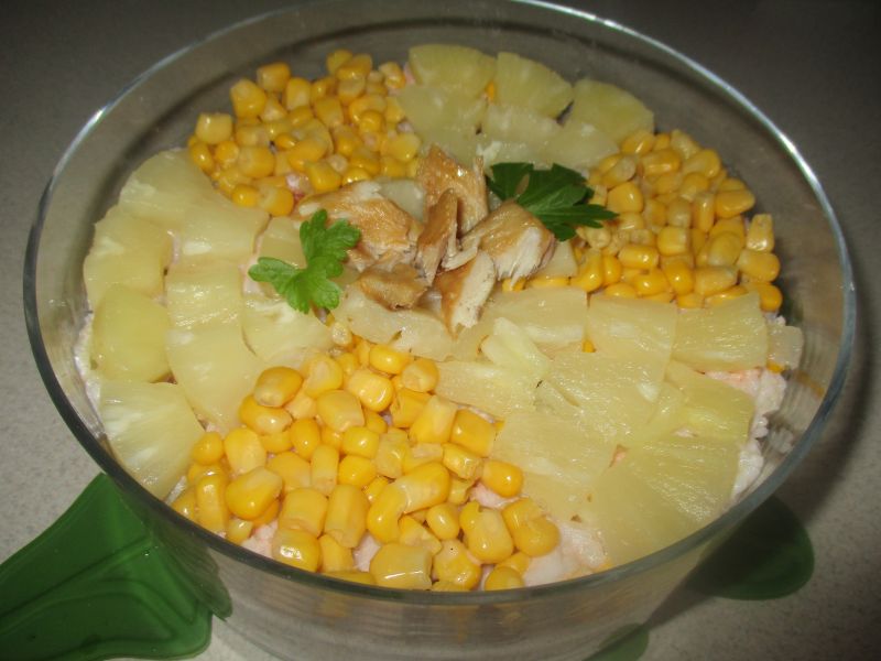 Sałatka z wędzonym łososiem