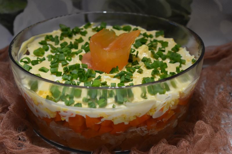 Sałatka z wędzonym łososiem Sałatka z wędzonym łososiem