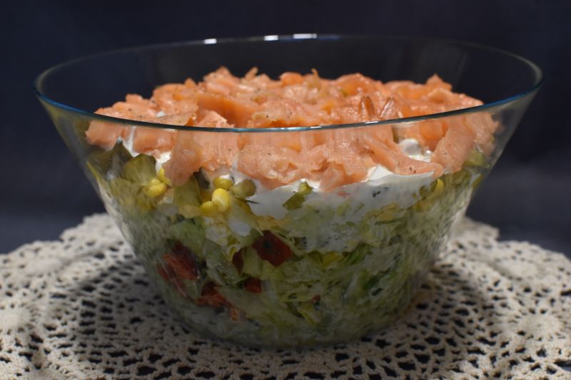 Sałatka z wędzonym łososiem Sałatka z wędzonym łososiem