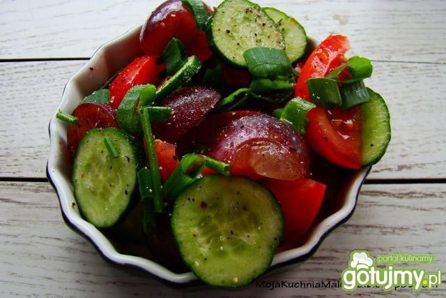 Sałatka z winogronem 