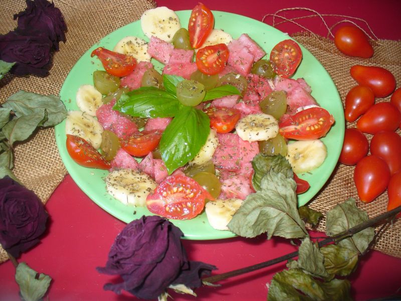 Salatka z winogronem i arbuzem - owocowa Salatka z winogronem i arbuzem - owocowa