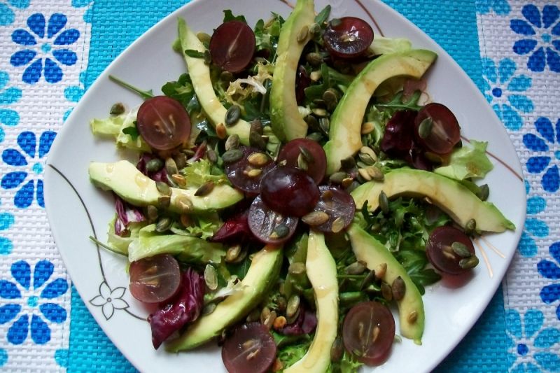 Sałatka z winogronem i awokado Sałatka z winogronem i awokado