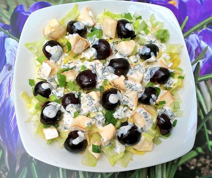 Sałatka z wiśniami i serem Sałatka z wiśniami i serem