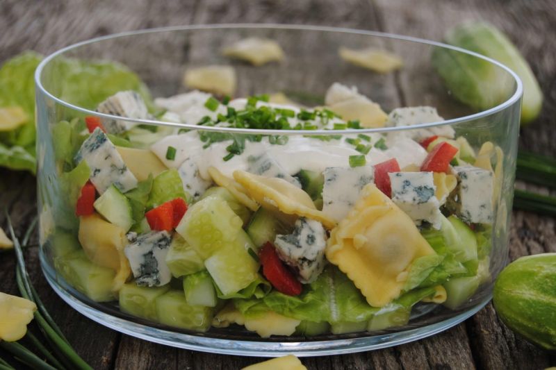 Sałatka z włoskim ravioli Sałatka z włoskim ravioli