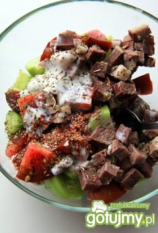 Sałatka z wołowiną i musztardą z ziarnam