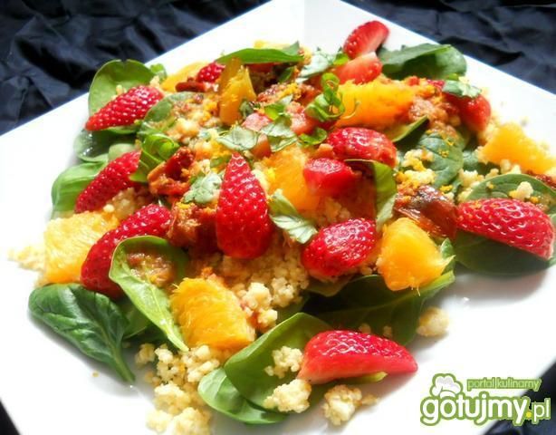 Sałatka z z kaszą jaglaną i pomarańczami