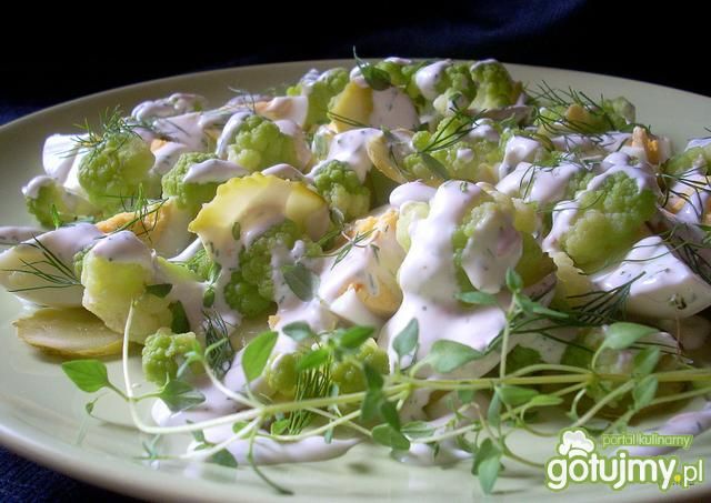 Sałatka z zielonego kalafiora  Sałatka z zielonego kalafiora