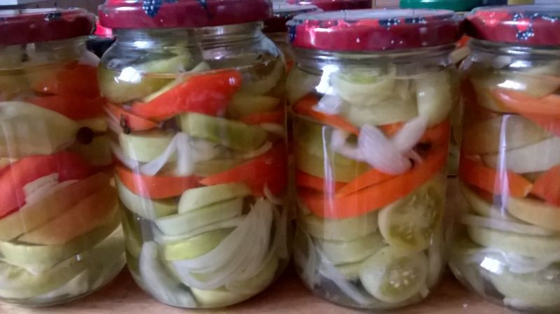 Sałatka z zielonych pomidorów Sałatka z zielonych pomidorów