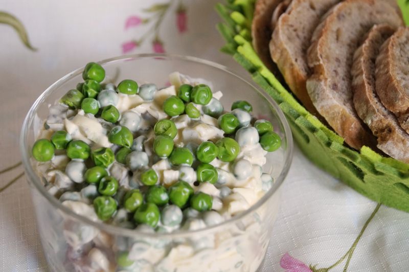 Sałatka z zielonym groszkiem