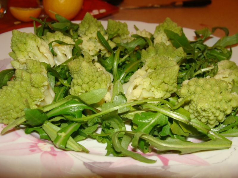 Sałatka z zielonym kalafiorem