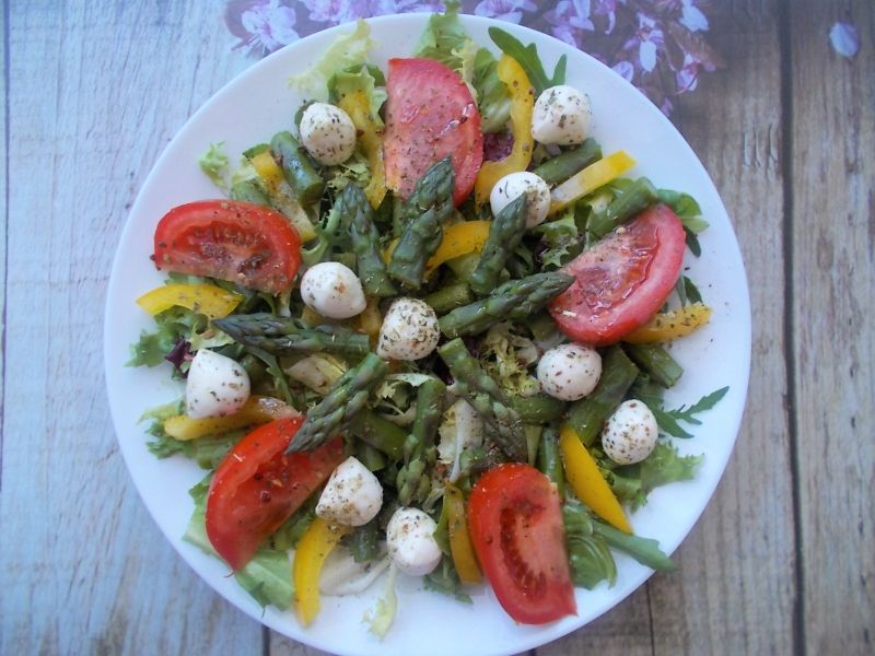 Sałatka z zielonymi szparagami