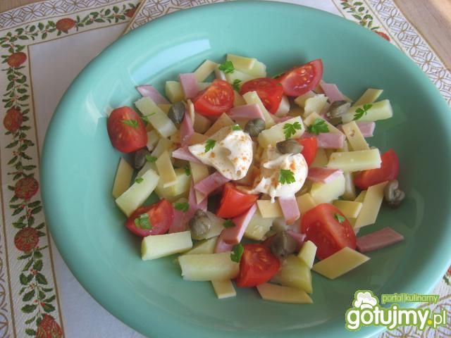 Sałatka z ziemniakami, szynką i kaparami Sałatka z ziemniakami, szynką i kaparami