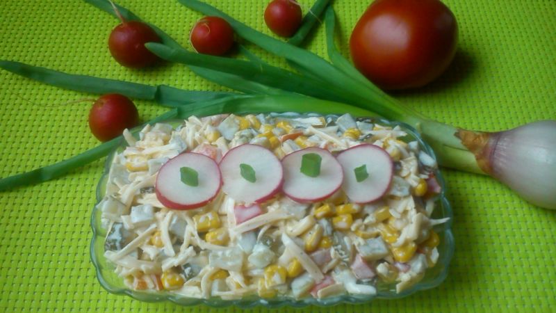 Sałatka z żółtym serem