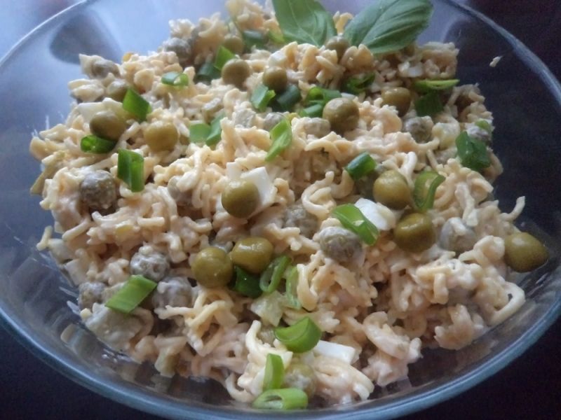 Sałatka z zupek chińskich