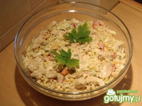 Sałatka z zupek chińskich z kurczakiem