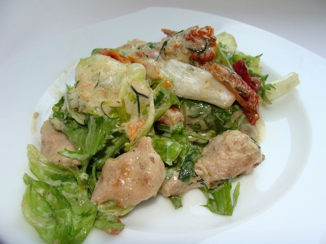 Sałatka ze schabem i pesto Sałatka ze schabem i pesto