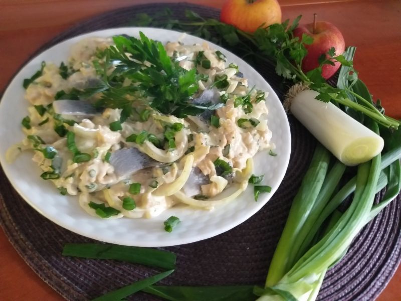 Sałatka ze śledzi marynowanych Sałatka ze śledzi marynowanych