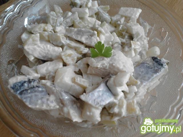 Sałatka ze śledziem w majonezie