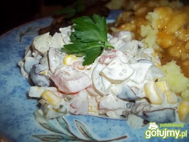 Sałatka ze śliwkami z kompotu Sałatka ze śliwkami z kompotu