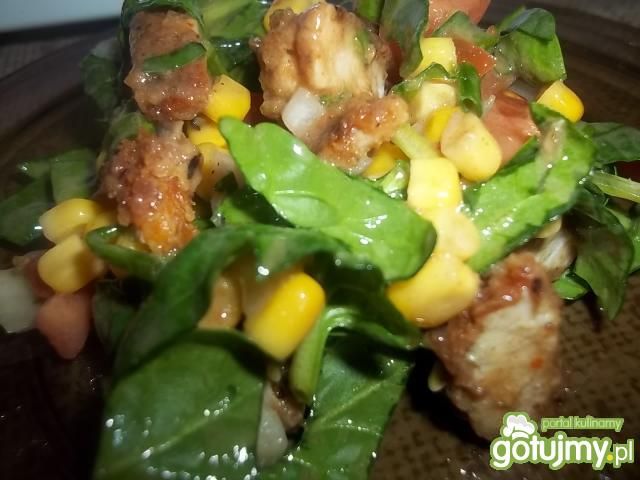 Sałatka ze smażonym kurczakiem Sałatka ze smażonym kurczakiem