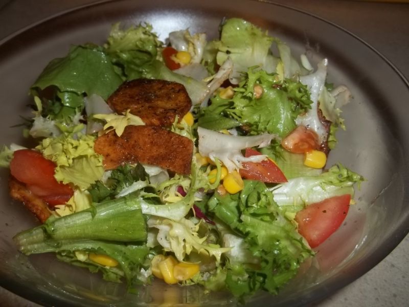 Sałatka ze smażonymi ziemniaczkami  Sałatka ze smażonymi ziemniaczkami