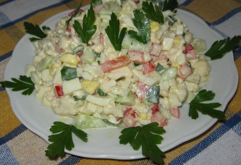 Sałatka ze surowym kalafiorem 